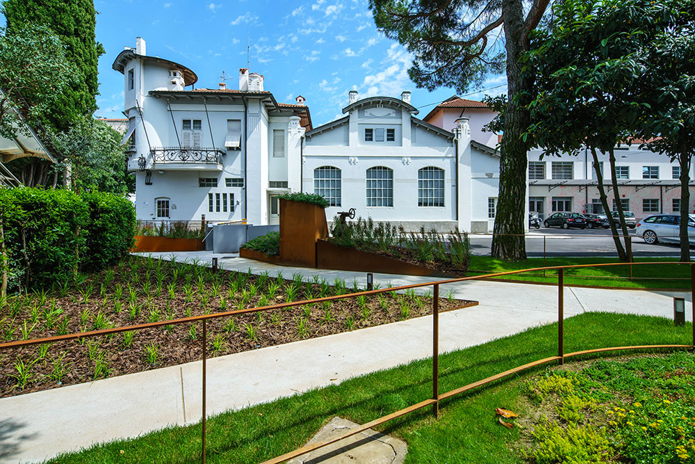 IrisAcqua \ Corten Garden IrisAcqua \ Corten Garden