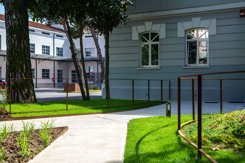 IrisAcqua \ Corten Garden IrisAcqua \ Corten Garden